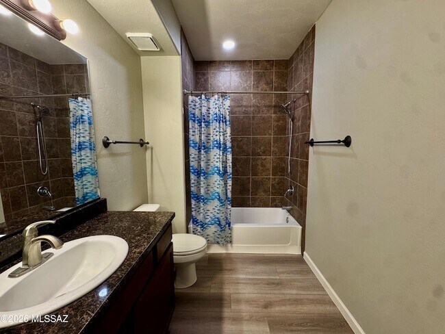 Building Photo - 2550 E River Rd