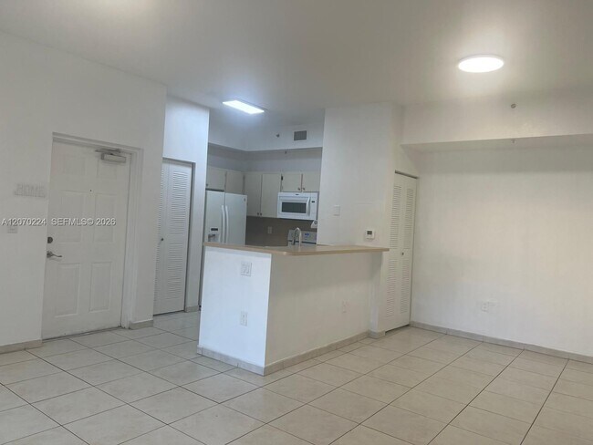 Building Photo - 7320 NW 114th Ave