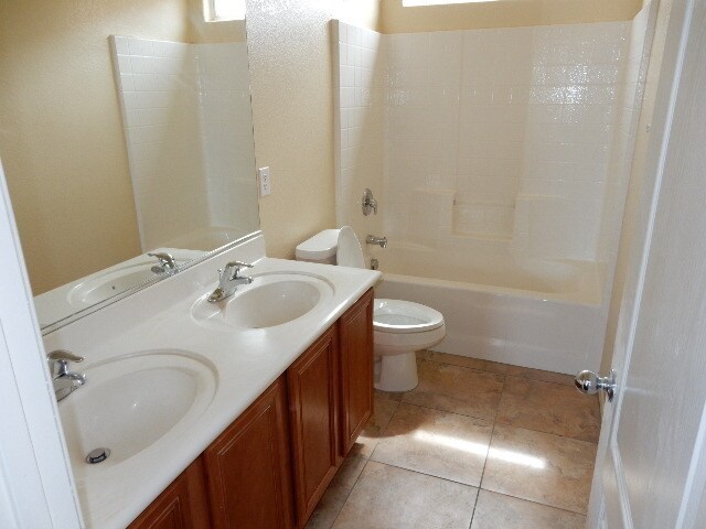 Building Photo - 2 Story 3 bedrooms 2.5 bathrooms