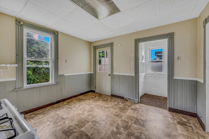 Building Photo - 608 S Webster Ave