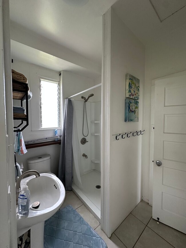 Building Photo - Fully Furnished 2BR/1BA