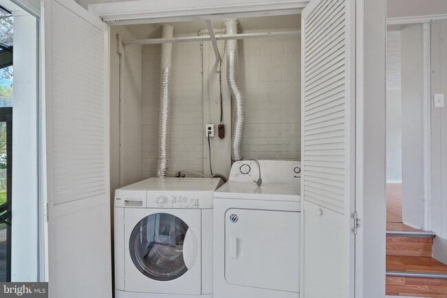 Building Photo - 7421 Nigh Rd