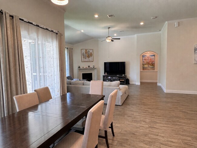 Building Photo - 16907 Clola Ct