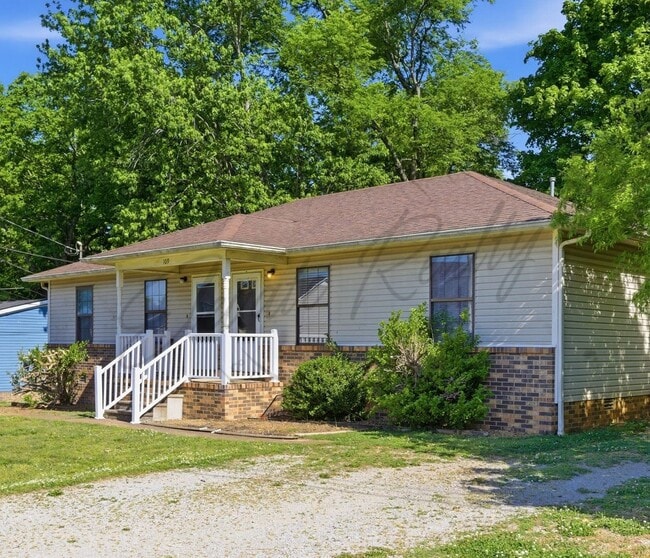 Building Photo - SPRING SPECIAL: 1/2 OFF FIRST MONTHS RENT - Two Bedroom Ranch Duplex in Columbia!