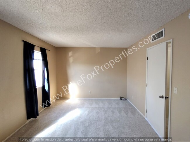 Building Photo - Centrally Located 2 bedroom, 2 bathroom