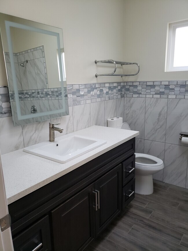 Building Photo - 417 S Jennifer Ln