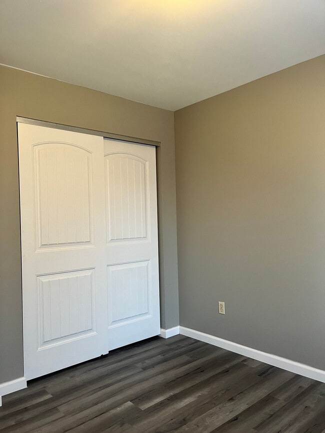 Building Photo - 404 Briden