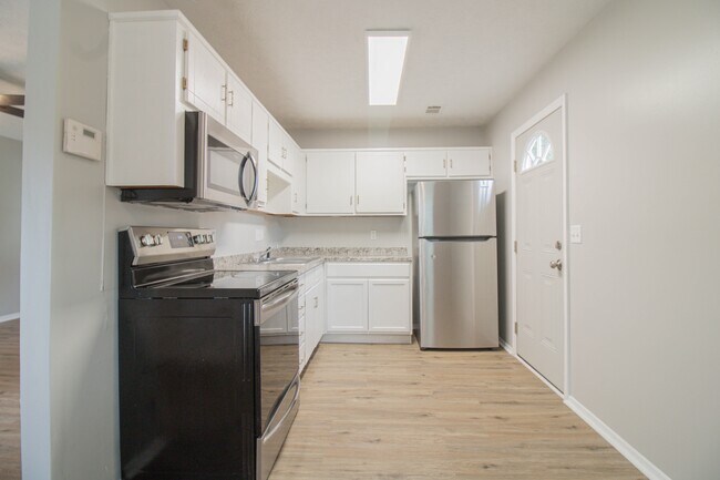 Building Photo - 5451 Minnie Lee Dr