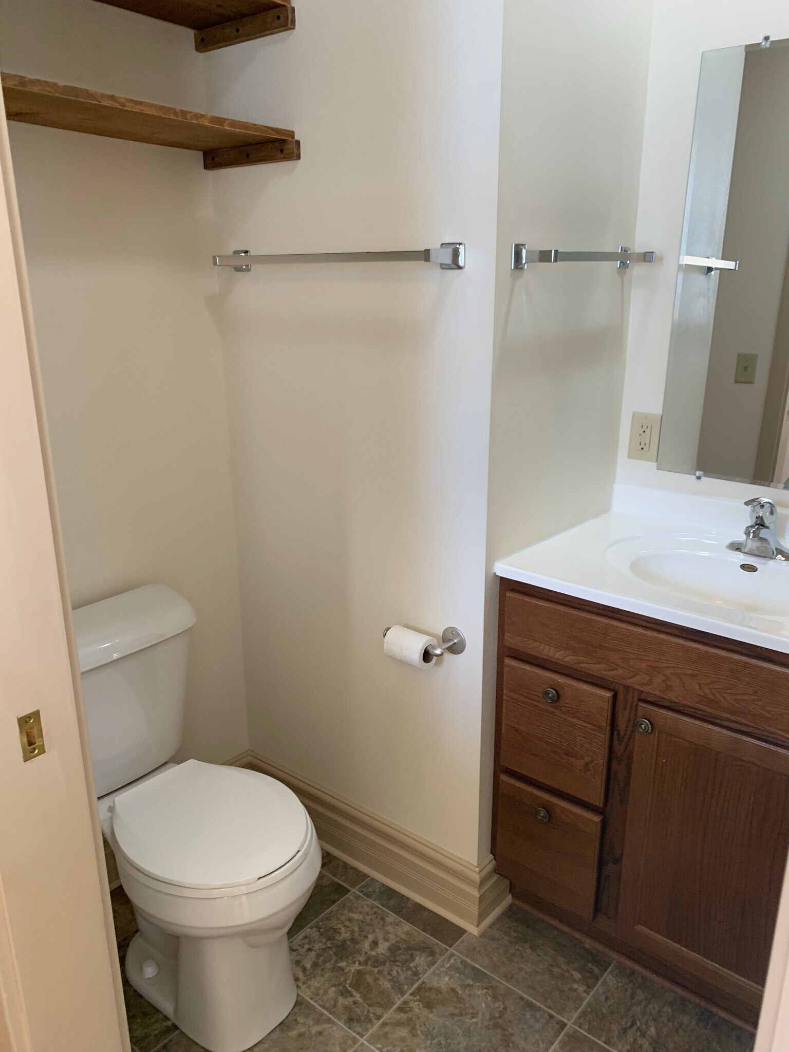 Bath - 1034 Spaight St