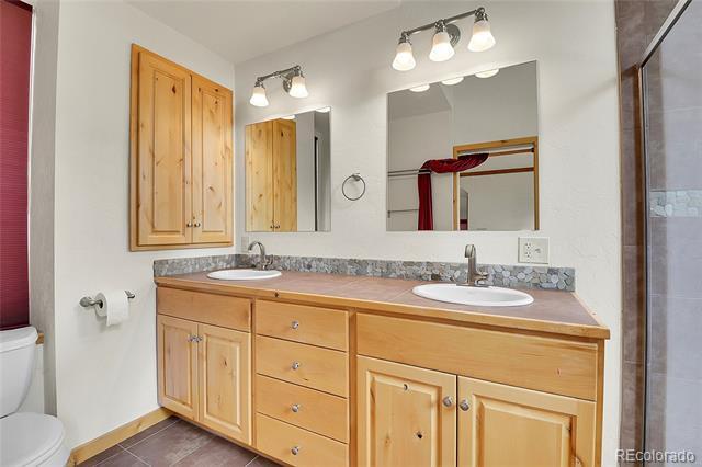 Building Photo - 190 Circle Dr