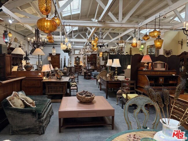 Building Photo - 2252 W Washington Blvd