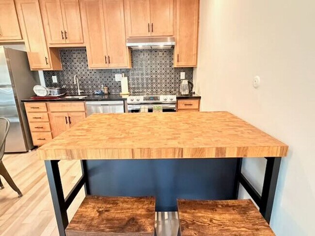 Building Photo - 330 Ski Way