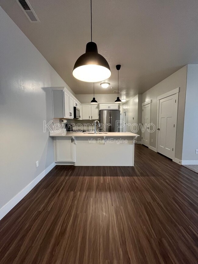 Building Photo - 586 N 360 W