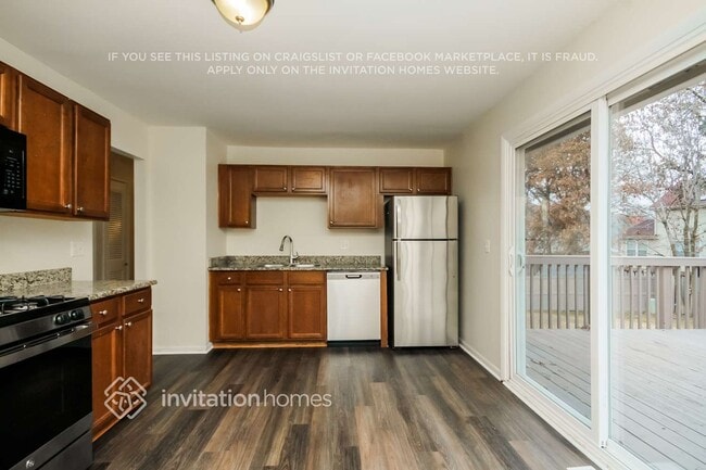 Building Photo - 714 N Pinecrest Rd