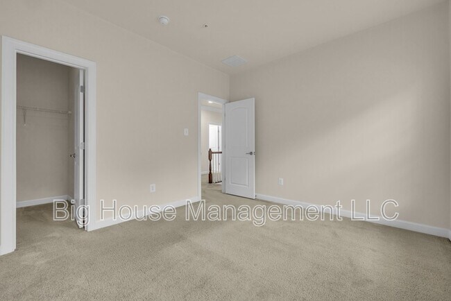 Building Photo - 3713 Chancelsors Dr
