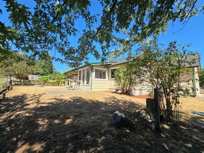 Building Photo - Port Ludlow Farmhouse for Rent, Freshly Updated and Available Now!