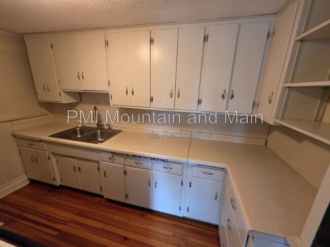 Building Photo - 41 Westwood Pl