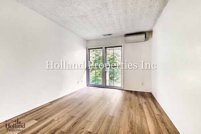 Building Photo - 8747 SW Brightfield Cir