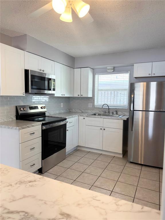 Building Photo - 813 Lake Palms Dr
