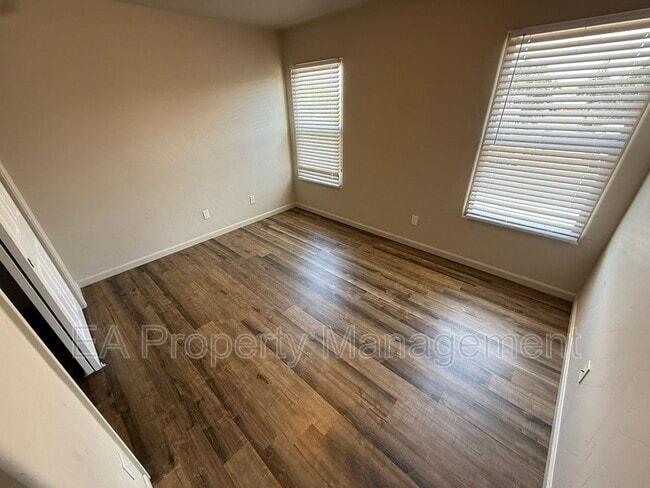 Building Photo - 927 Tieran Ct NE