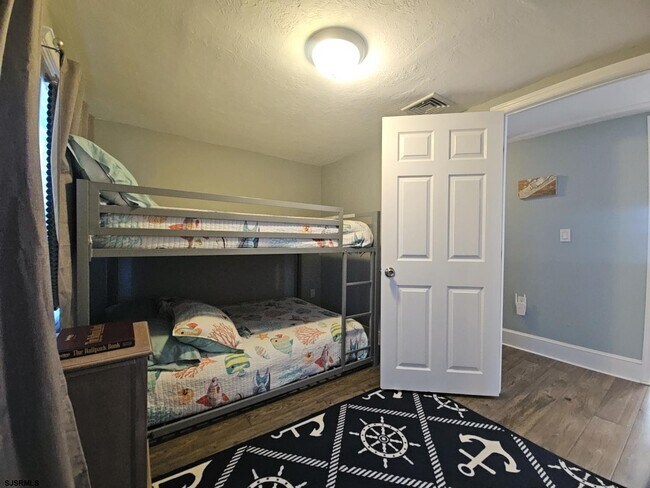 Building Photo - 111 N Sacramento Ave