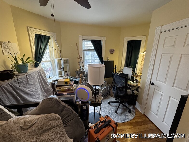 Building Photo - 44 Gorham St