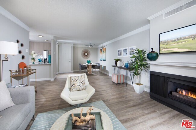 Building Photo - 6600 Beachview Dr
