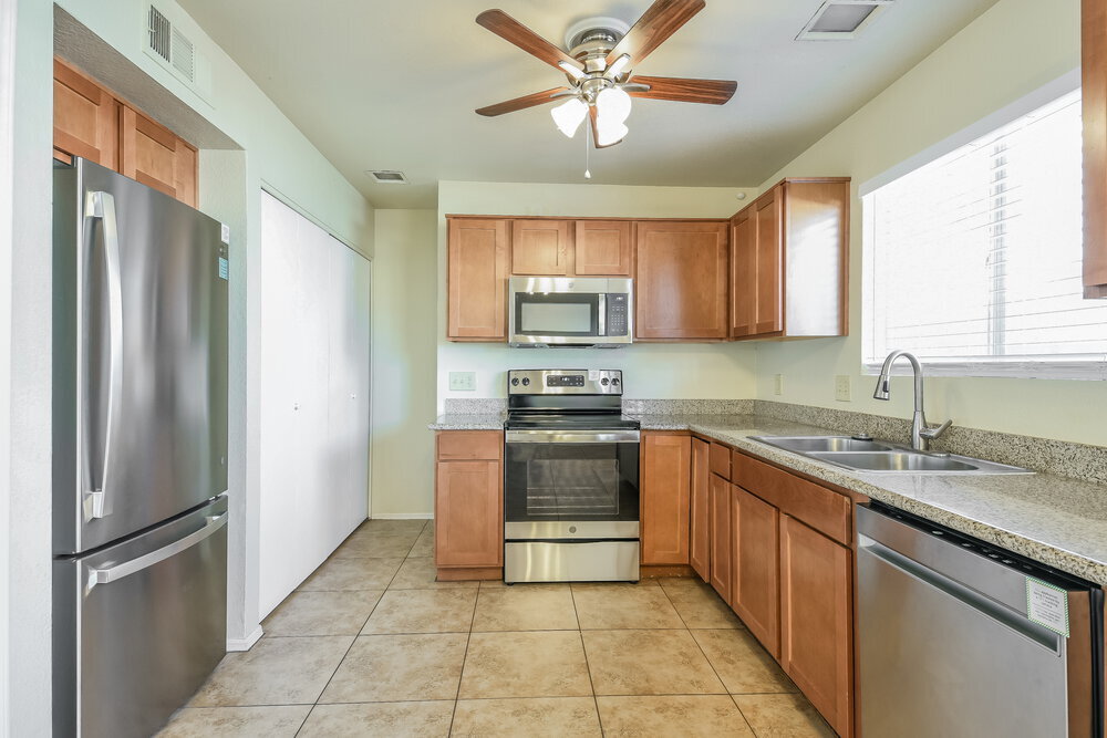 Building Photo - 4774 W Menadota Dr