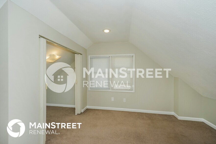 Building Photo - 9335 Donerail Way