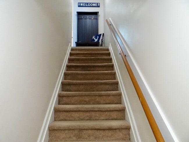 Building Photo - Beautifully Remodeled and Furnished Rental...