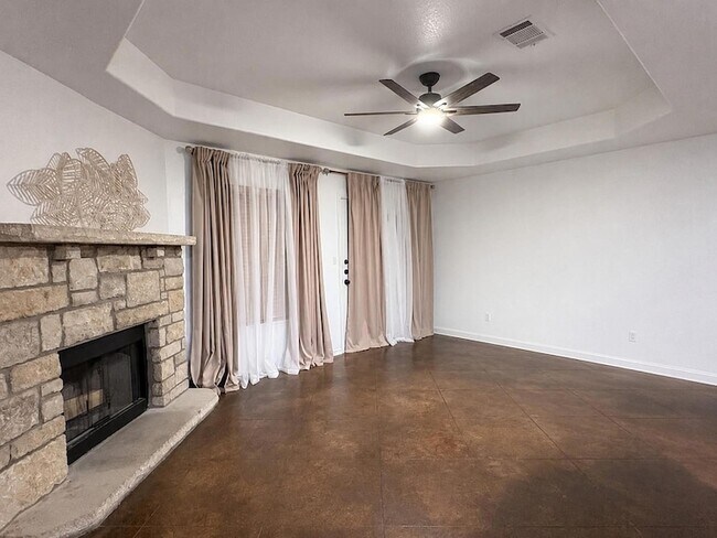 Building Photo - 430 Summit Ridge Dr N