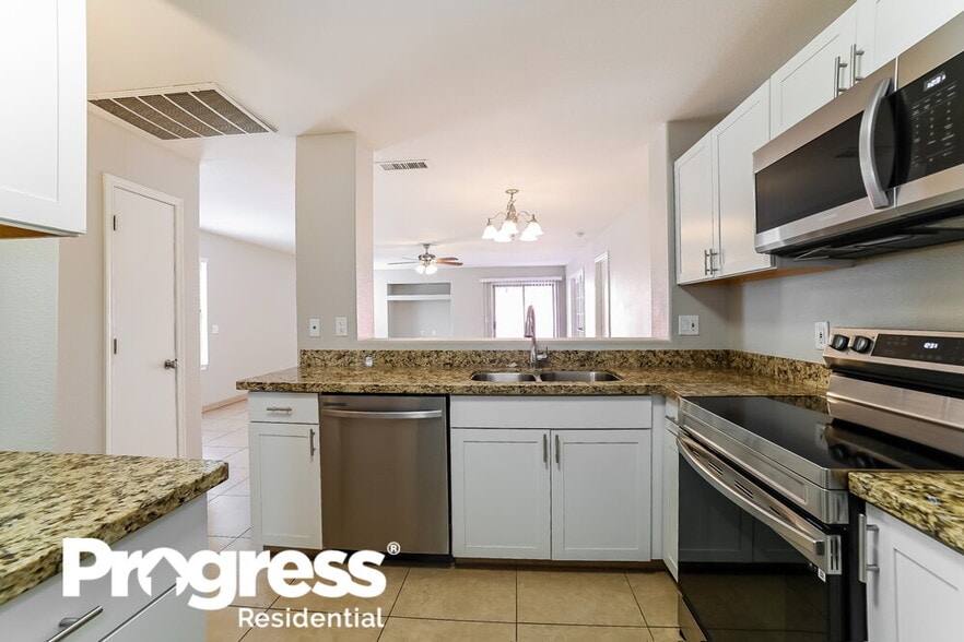 Building Photo - 13766 W Elm St