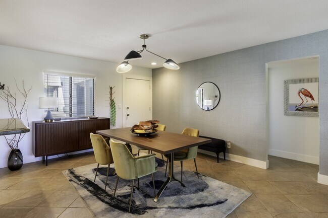 Building Photo - Serene Oasis Condo in Palm Springs