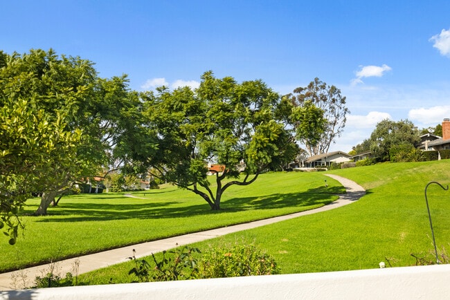 Building Photo - 1954 Vista Caudal