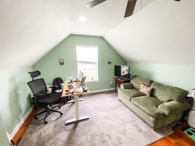 Bedroom or Office - 2525 Central Ave