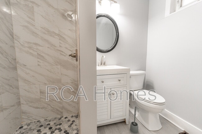 Building Photo - 1211 E Hanna Ave