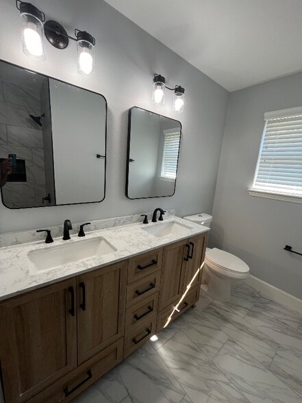 Building Photo - 1823 Shadow Bend Dr