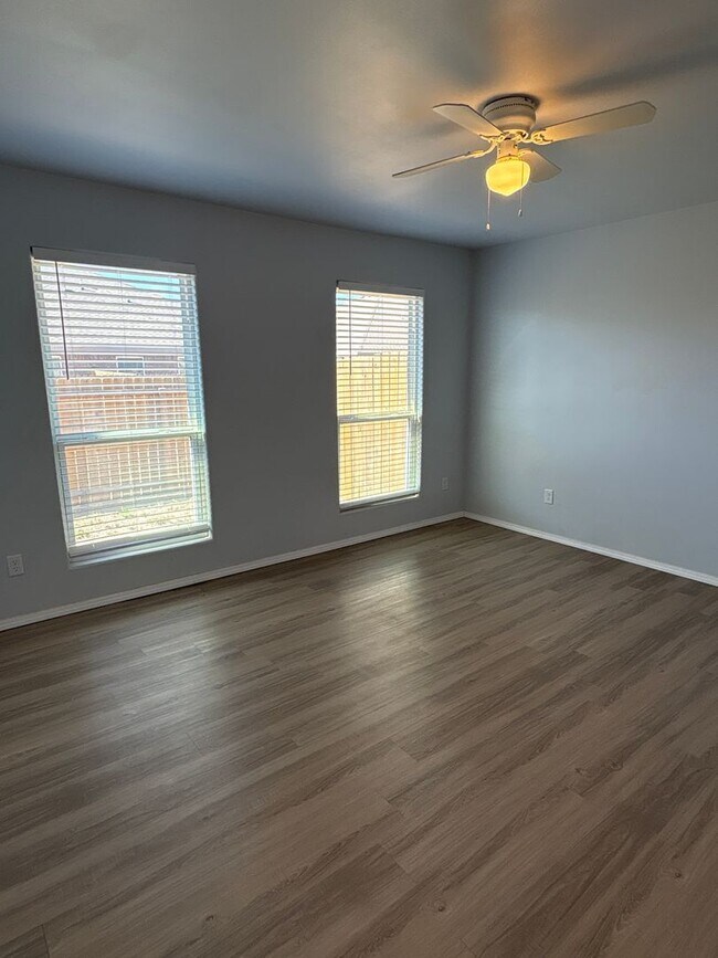 Building Photo - 5515 Kemper St