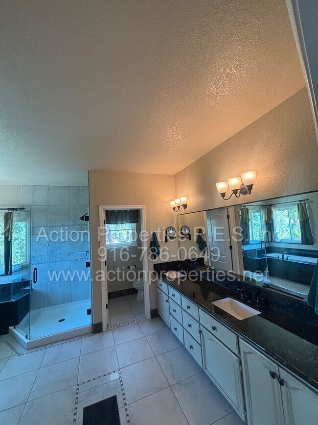 Building Photo - 4726 Abbey Hill