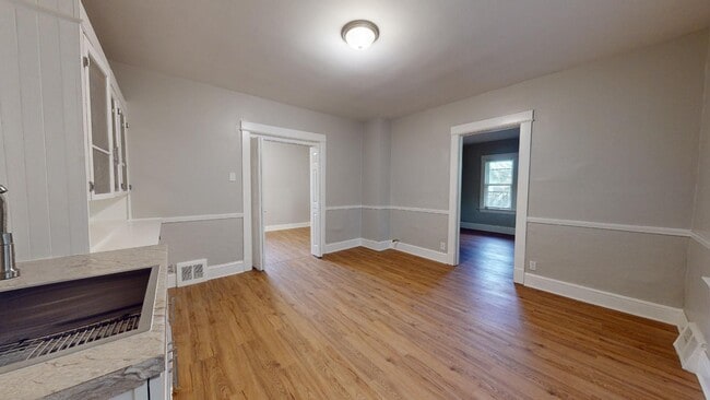 Building Photo - 4420 Bush Ave