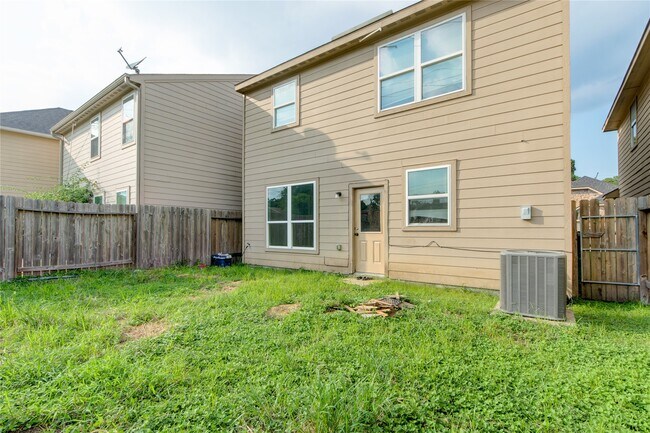 Building Photo - 11017 Panther Ct