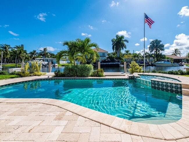 Building Photo - 2118 NE 15th St