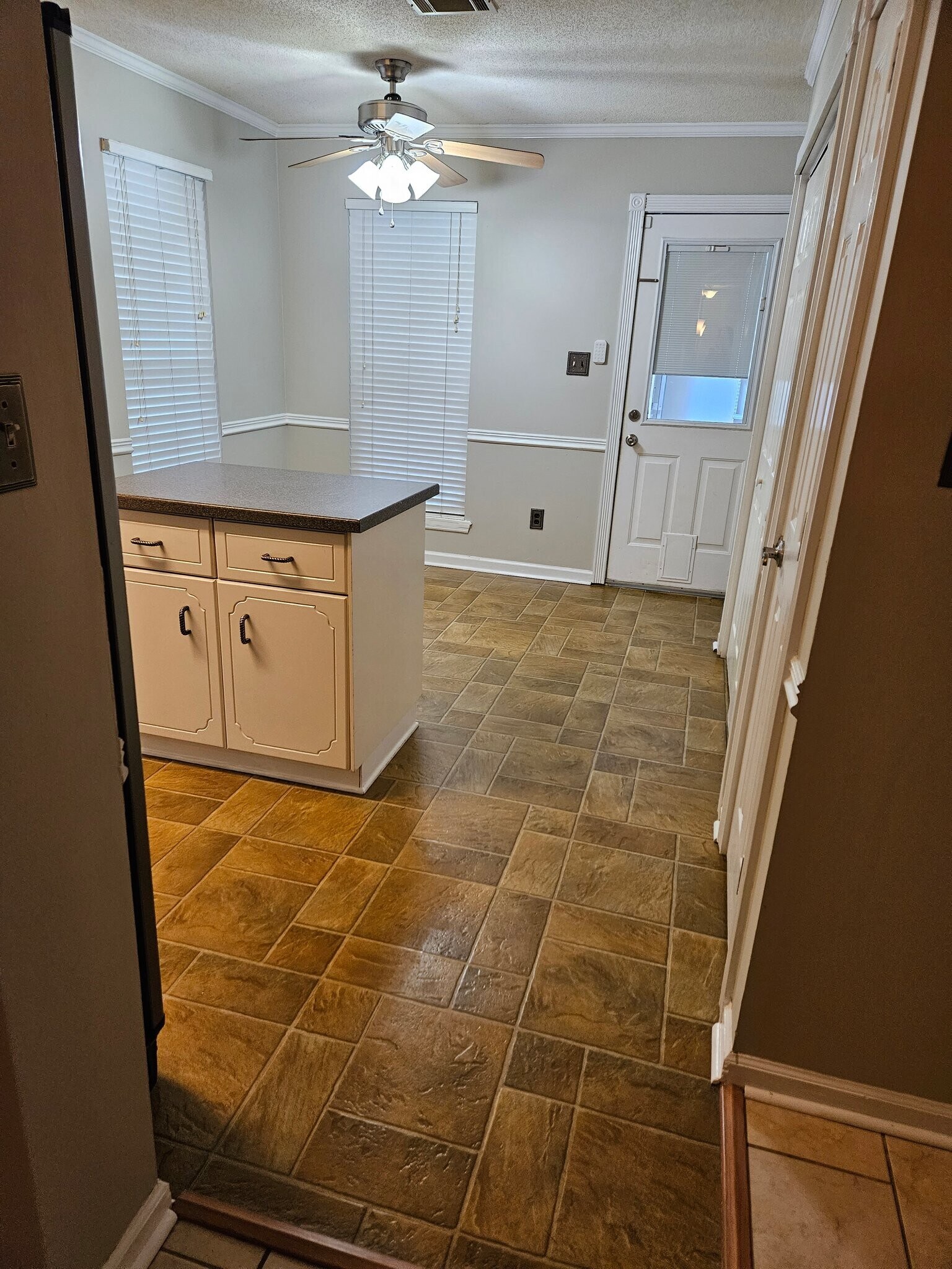 Building Photo - 3877 Villa Ln