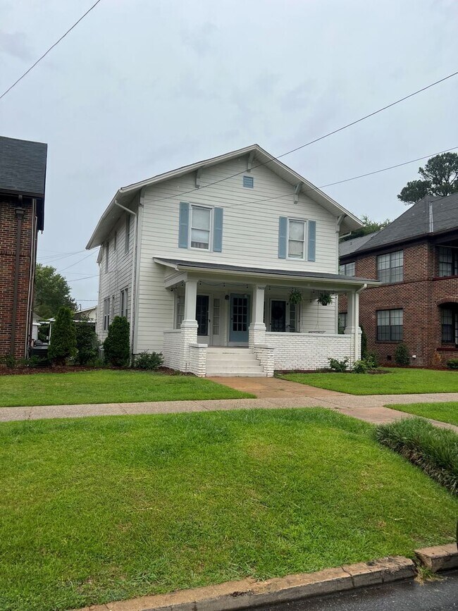 Building Photo - Nice 1 Bed 1 Bath Unit! Available Fall 2026!