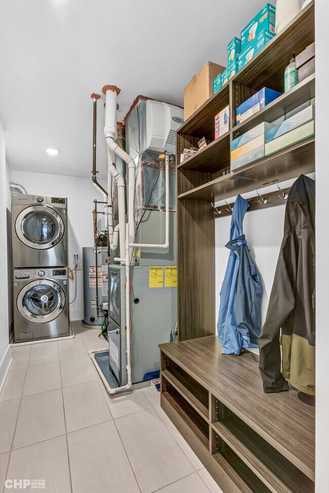 Laundry and mudroom - 1157 W Erie St