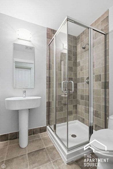 Building Photo - 952 N Racine Ave