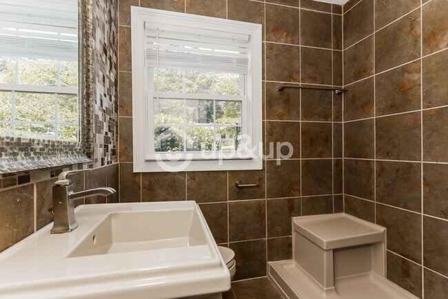 Building Photo - Fantastic 2bd/2ba home! Let yourself in!