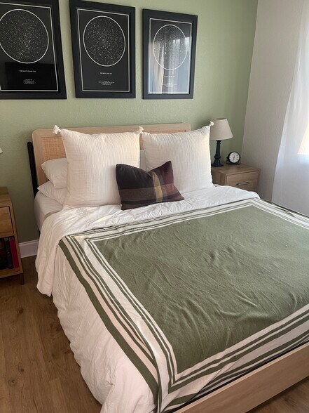 Building Photo - 7360 Ulmerton Rd