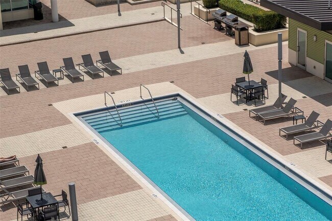 Building Photo - 1120 E Kennedy Blvd