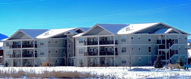 Building Photo - Stunning 2 Bedroom 2 Bathroom Apartment *R...